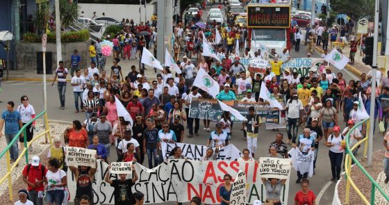 Após um mês de crime da Vale em MG, manifestantes cobram justiça e cuidados com o Rio São Francisco
