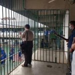 Visita de Dom Beto Breis à enfermaria do Conjunto Penal de Juazeiro é marcada por surpresa e momento de oração com internos