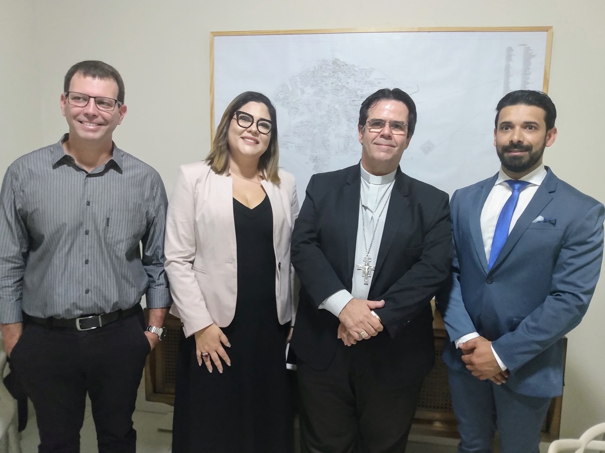 Dr. Hugo Cysneros, Karoline Medeiros, Dom Beto e Sebastião Leite (da esq. para a direita)